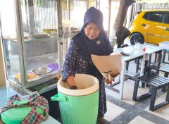 25 Tahun Setia Berjualan Nasi Kuning, Warung Bu Thamrin Jadi Andalan Sarapan Warga Nabire