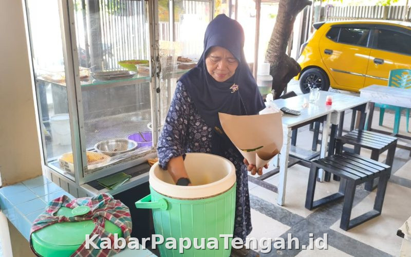 25 Tahun Setia Berjualan Nasi Kuning, Warung Bu Thamrin Jadi Andalan Sarapan Warga Nabire